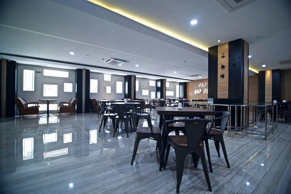 Verse Luxe Wahid Hasyim Hotel