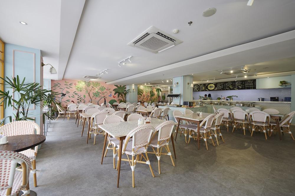 Hotel Verse Luxe Wahid Hasyim 3*