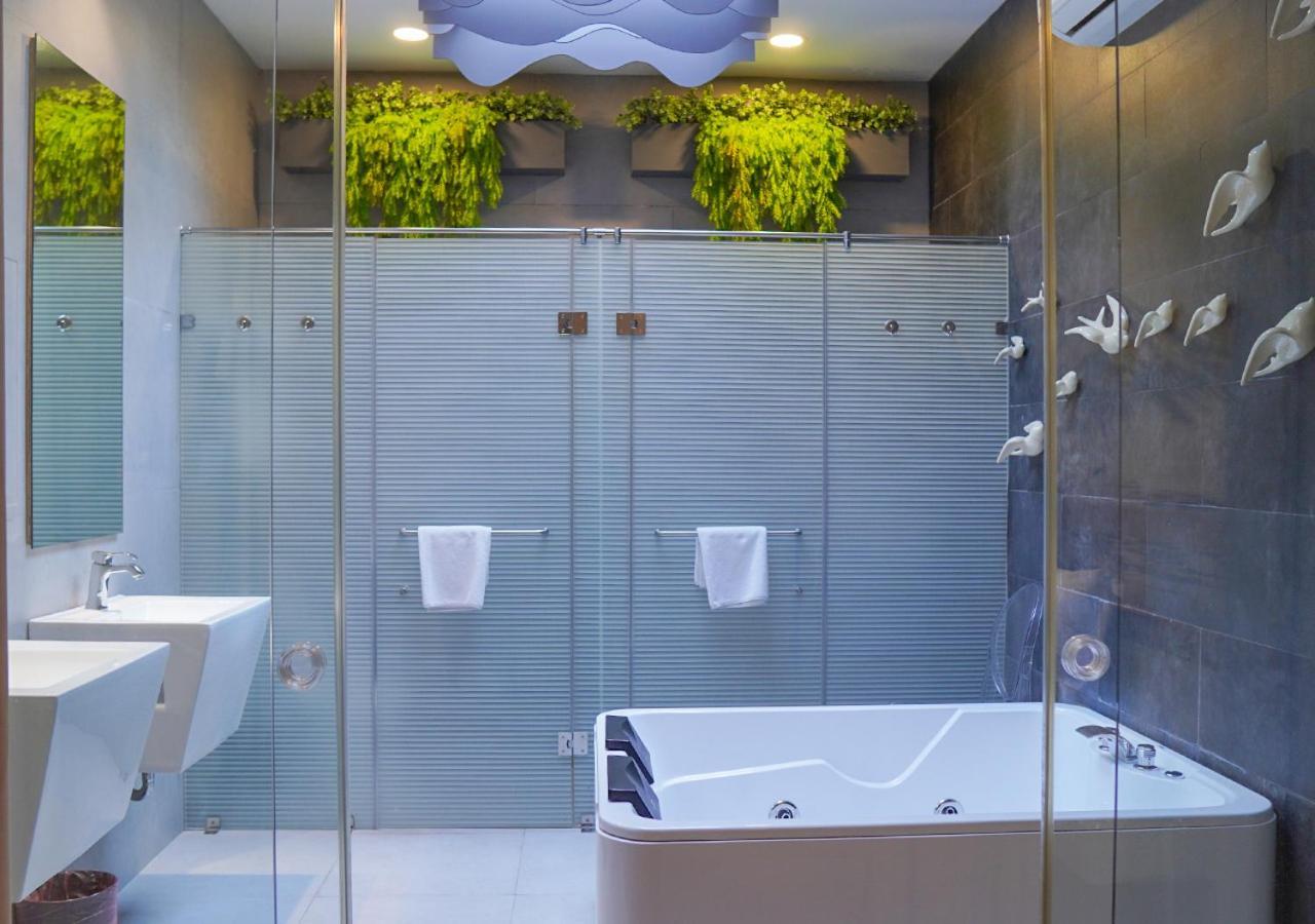 Hotel Verse Luxe Wahid Hasyim