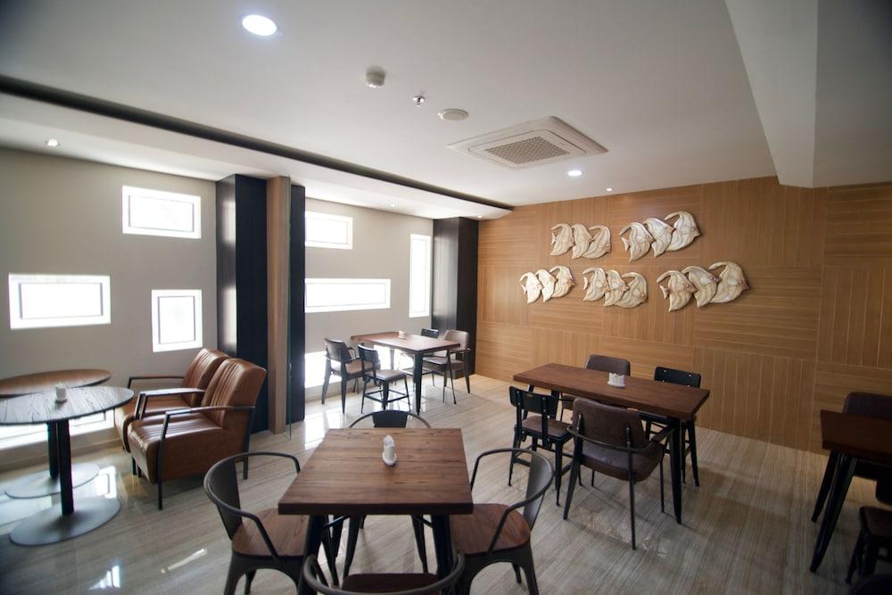 Hotel Verse Luxe Wahid Hasyim 3*