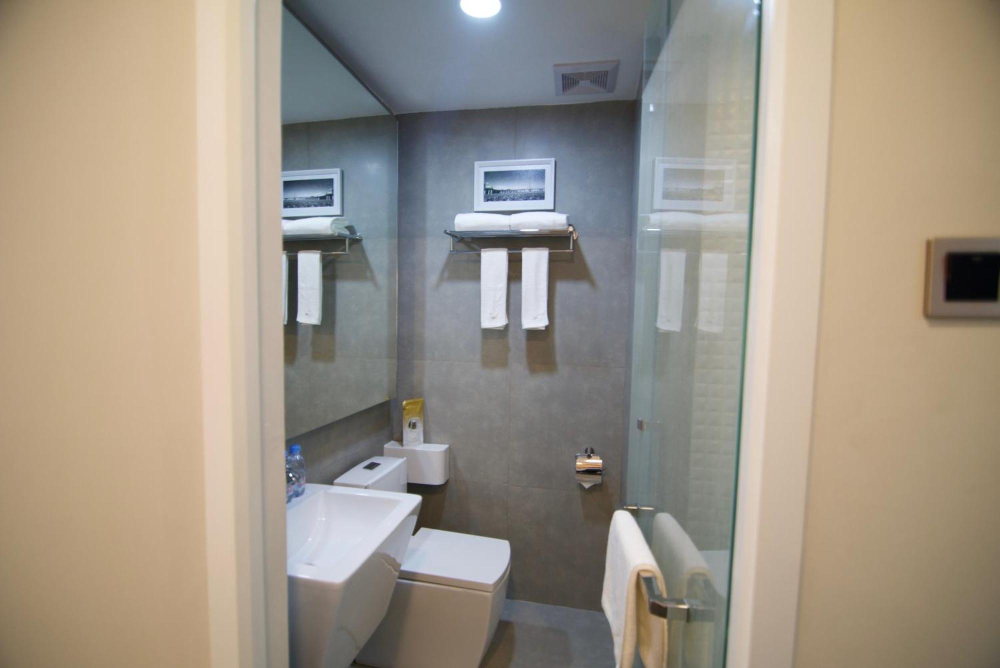 Hotel Verse Luxe Wahid Hasyim