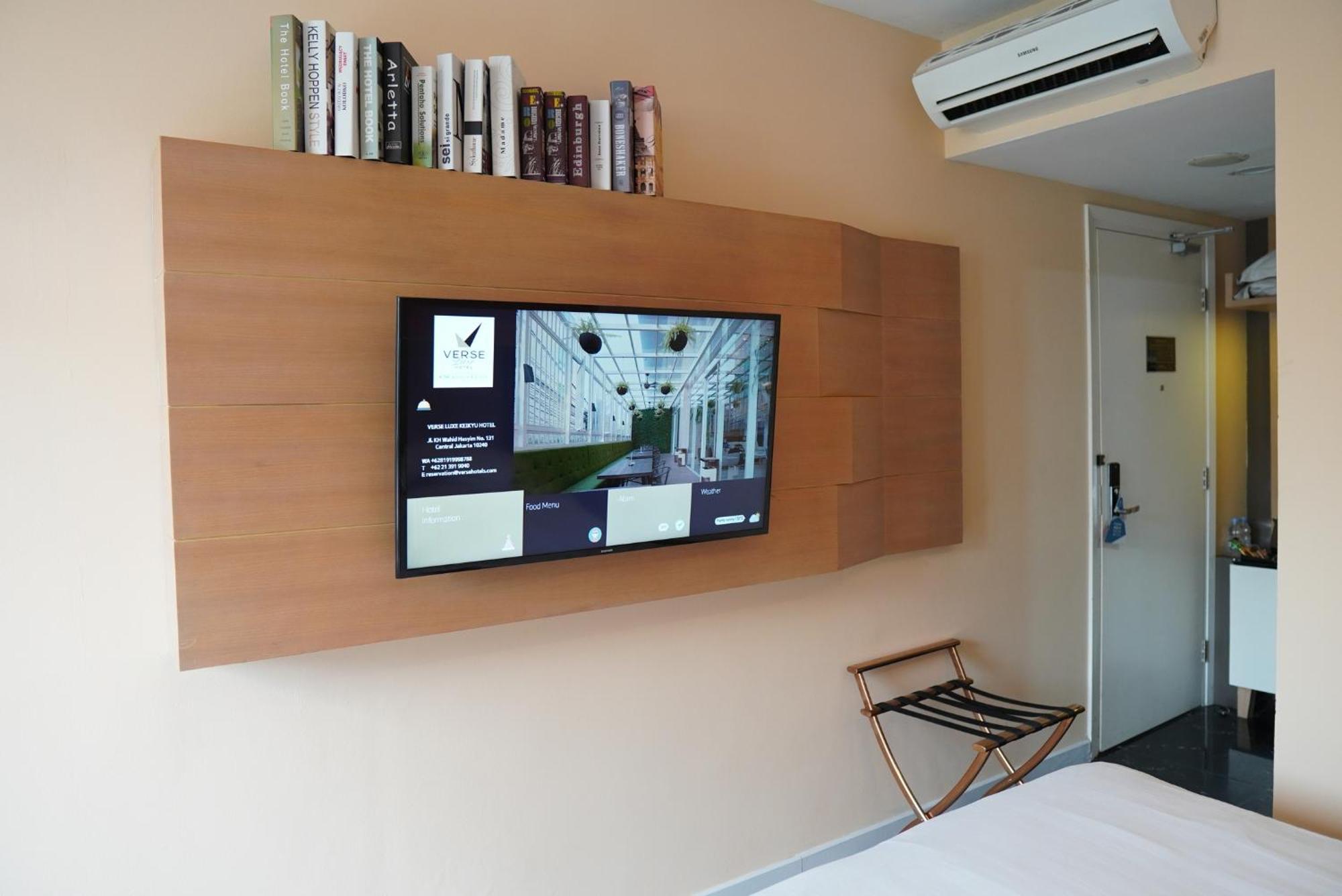 Verse Luxe Wahid Hasyim Hotel 3*
