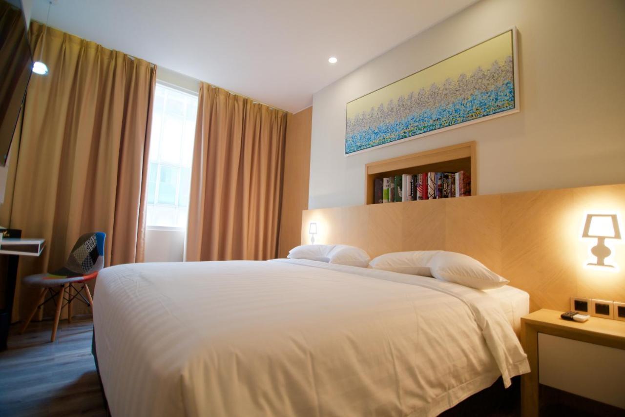 Verse Luxe Wahid Hasyim 3*
